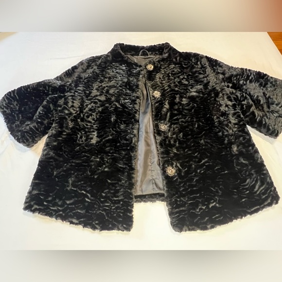 Pinko shrug black, faux fur size 6 preowned - Picture 2 of 7